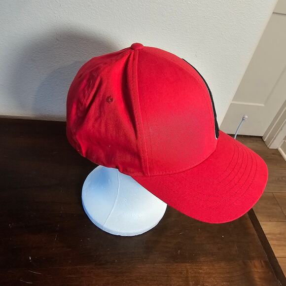 NWOT Red Flex Fit Cap Size L/XL - Picture 2 of 7